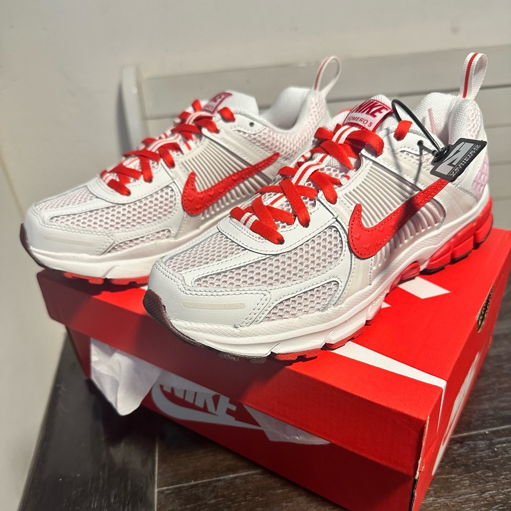 Women Nike Zoom Vomero 5 Sneakers